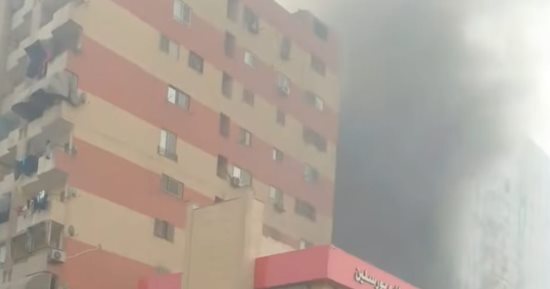 استمرار عمليات إخماد حريق مخزن أخشاب وفراشة بمنطقة أثر النبى.. فيديو وصور 