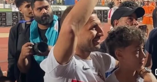 طارق حامد يُحيّى جماهير الزمالك بعد التأهل لنهائى كأس الكونفدرالية.. فيديو