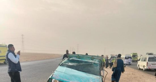 إصابة 15 عاملا فى انقلاب سيارة بالطريق الصحراوى بأسوان