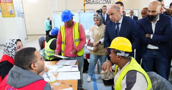 وزير العمل مع عمالة غير منتظمة بمترو الإسكندرية: اهتمام كبير بتأهيلكم فنيا ومهنيا
