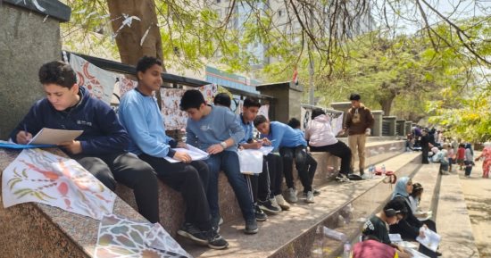 الرسم على ضفاف النيل.. مبادرة لتنمية مواهب الرسم لطلاب القليوبية فى ممشى أهل مصر.. تستهدف دعم الموهوبين وتنمية مهاراتهم.. تكسر الأجواء المدرسية وتطلق الإبداع من بين أحضان الطبيعة والأماكن الجذابة.. صور