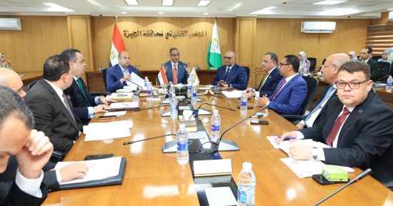 محافظ الجيزة: بحث مشكلات ضعف ضغوطات المياه والانقطاعات قبل الصيف