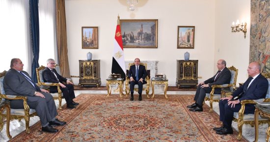 الرئيس السيسى: مصر تنفذ خطة متكاملة لتحديث منظومة الطيران المدنى
