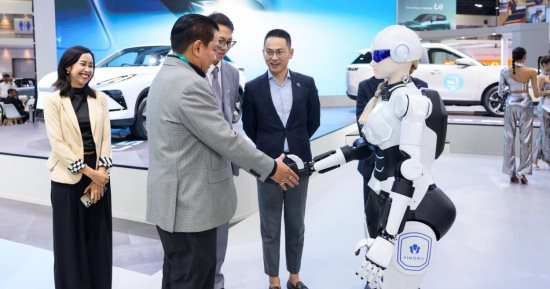 روبوتات AiMOGA Robotics فى معرض أوتو تشاينا 2026 بالصين لاستقبال الزوار