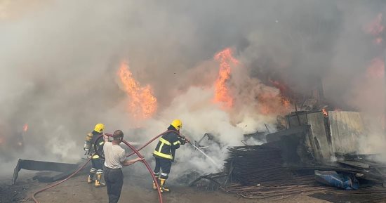 المعاينة: حريق مدينة نصر داخل مخزن أجهزة كهربائية قديمة وخردة.. بث مباشر
