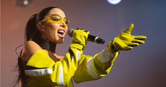 بعد إعلان مغنية بريطانية إصابتها.. ما هو شلل الوجه النصفى