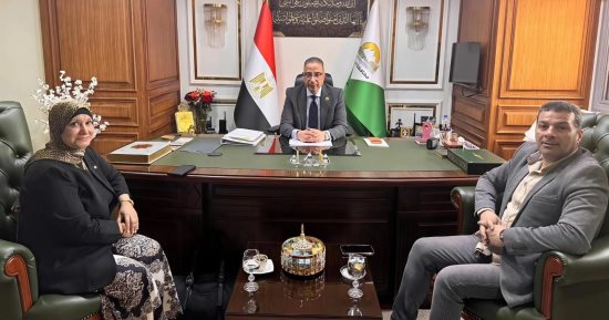 محافظ الجيزة يبحث مع نقيب التمريض دعم الكوادر التمريضية وتحسين بيئة العمل