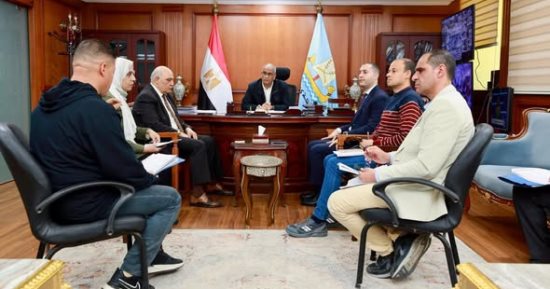 محافظ كفر الشيخ يناقش عددًا من الشكاوى في لقاء المواطنين
