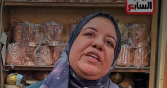 ياسمين بتعمل عظمة من النحاس.. اعتمدت على نفسها وبدأت من 22 سنة (فيديو)