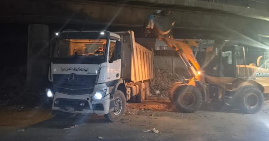 محافظة الجيزة ترفع 2250 طن مخلفات من المنشية وحرم الدائرى بالمنيب