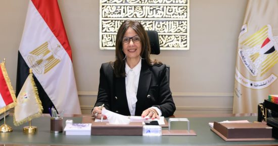 الثقافة تبحث مع محافظة البحر الأحمر نقل المكتبات المتنقلة وعربات المسرح 