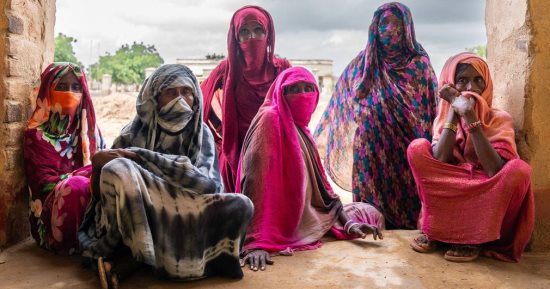 تحذيرات أممية من أثر الحرب على السودانيات.. صندوق الأمم المتحدة للسكان: 76% من السيدات في السودان يشعرن بعدم الأمان في مواقع النزوح وخارجها.. ومسئولة أممية: النساء يعشن عنفًا هائلًا ويسلكن طرقًا غير آمنة