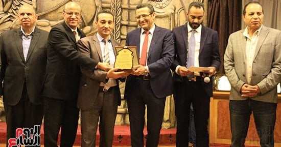 نقابة الصحفيين تكرم الزميل إسماعيل رفعت بحفل الحاصلين على الماجستير والدكتوراة.. صور