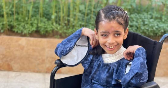 جود عزام الناجية من الركام.. طفلة فقدت عائلتها فى غزة لتبحث عن الحياة «صور»