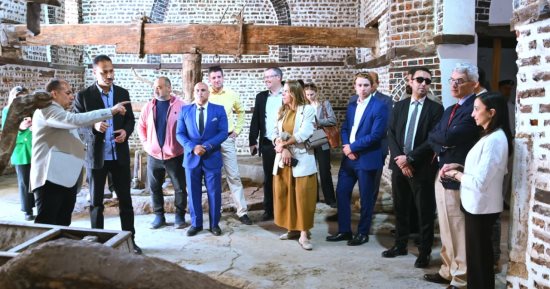وفد الاتحاد الأوروبى يزور المعالم الأثرية والمساجد التاريخية بمدينة رشيد