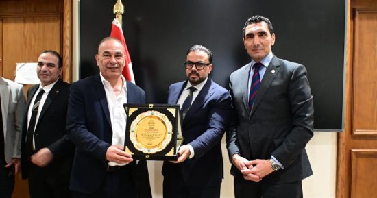 لجنة الشباب والرياضة بمجلس النواب تكرم أبو ريدة والتوأم حسام وإبراهيم حسن