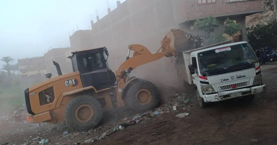 رفع  120 طن من القمامة والمخلفات والأتربة فى 5 قرى بمركز سوهاج