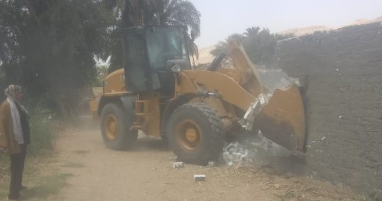 إزالة 23 حالة تعد على مساحة 6991 متر من الأراضى بنجع حمادى بقنا