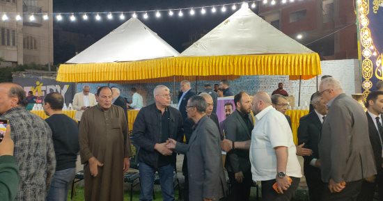 أحمد شوبير يتلقي العزاء في وفاة الدكتور مجدي أبو فريخة بالغربية