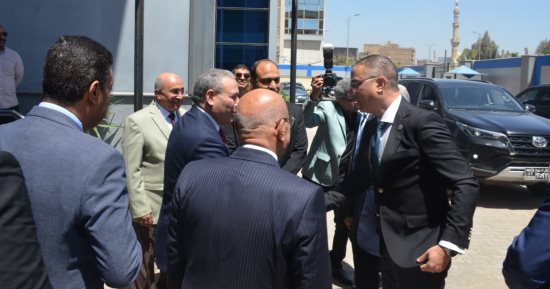 محافظ الجيزة يزور شركة المياه لبحث تحديات القطاع بالمحافظة وتحسين جودة الخدمة