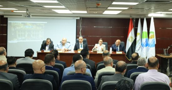 محافظ الجيزة: وضع خطط تدخل سريعة للتعامل مع أى انقطاعات أو ضعف فى ضغوط المياه