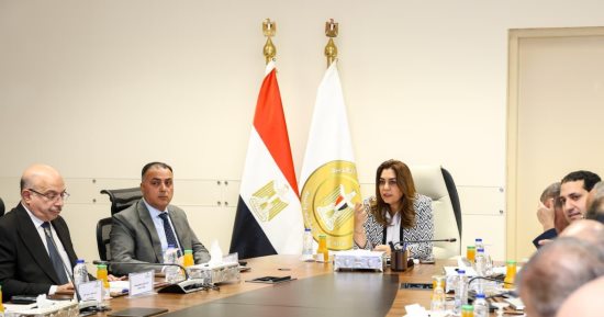 منال عوض: تصريح مؤقت أسبوعا وسيارات متنقلة لتوفيق أوضاع المحلات غير المرخصة