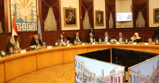 ​محافظ القاهرة وسفيرة النوايا الحسنة يتفقدان "سوق العتبة" بعد تطويره
