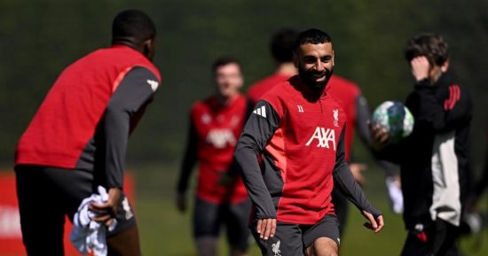محمد صلاح يقود تدريبات ليفربول بابتسامة قبل مواجهة كريستال بالاس.. صور