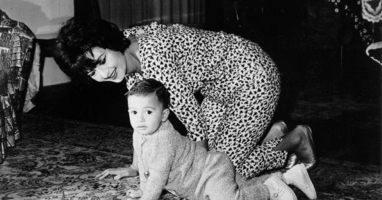 مين ميحبش نعيمة؟.. 60 عاما على رحيل التمر حنة.. جدها مدرس جذبته نداهة السيرك.. حاورت وزير الأوقاف وصاحبة أول طلاق أمام الكاميرات.. خططت للحج والاعتزال فى الأربعين.. وبماذا أجابت عن سؤال هتدخلى الجنة أم النار؟