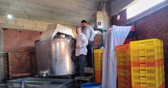 مواد خطرة تسبب النزيف.. ضبط 3 أطنان لبن فاسد داخل مصنع غير مرخص أسيوط