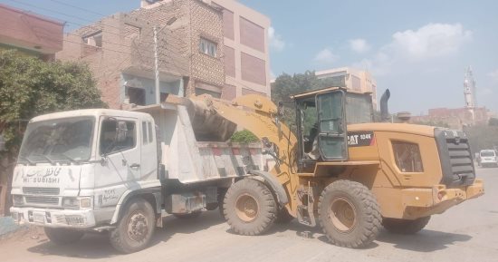 رفع 35 طن مخلفات فى حملات نظافة مكثفة بقرى أبنوب لتحسين الخدمات للمواطنين