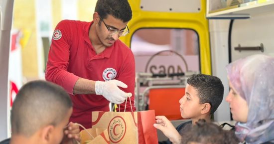 مصر تمد غزة بـ 5480 طن مساعدات غذائية.. وتستقبل دفعة جديدة من المصابين