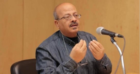 وفاة الشاعر والناقد أشرف البولاقي عن عمر ناهز 57 عامًا
