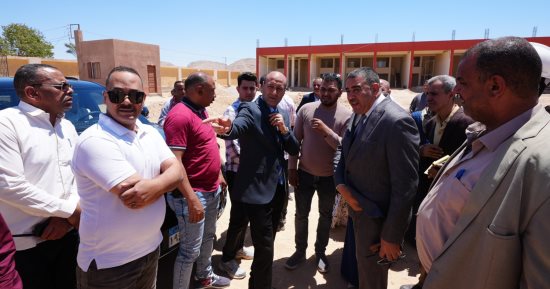 محافظ أسيوط يتابع إنشاء السوق الحضرى بالكوم الأحمر بتكلفة 115 مليون جنيه