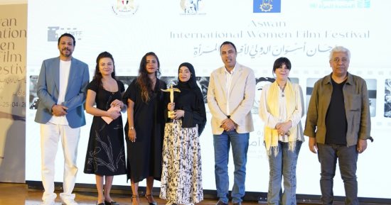 تكريم مؤسسة مصر الخير وبطلة فيلمها فايزة في ختام مهرجان أسوان لسينما المرأة