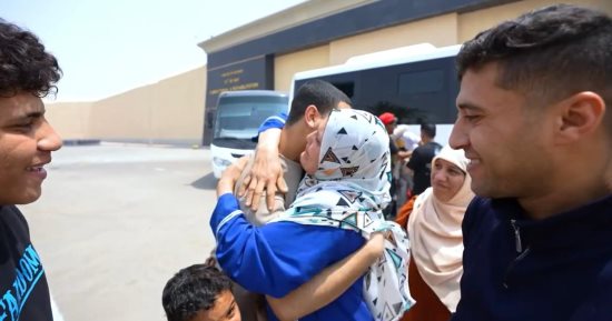 دموع الحرية فى عيد سيناء.. 602 نزيل يغادرون مراكز التأهيل إلى أحضان أسرهم بقرار رئاسى.. زغاريد وأحضان على بوابات الإصلاح.. المفرج عنهم: الرئيس السيسى منحنا فرصة جديدة فى الحياة ولم شملنا مع أسرنا.. صور