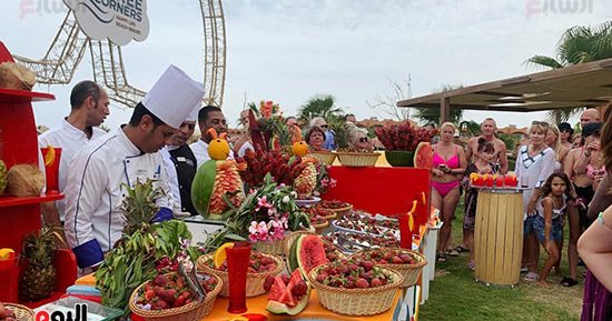 سحر أوروبي على أرض مصر.. كرنفال البطيخ والفراولة في مرسى علم 