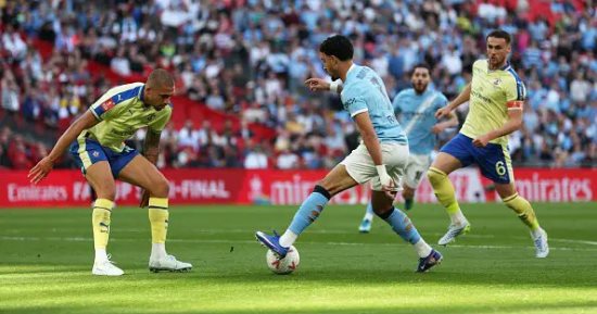 عمر مرموش يغادر مباراة مان سيتي ضد ساوثهامبتون والسيتزنز يتأخر 1-0