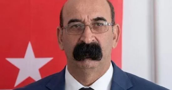 شارب استثنائى يمنح سياسى تركى شهرة عالمية لافتة