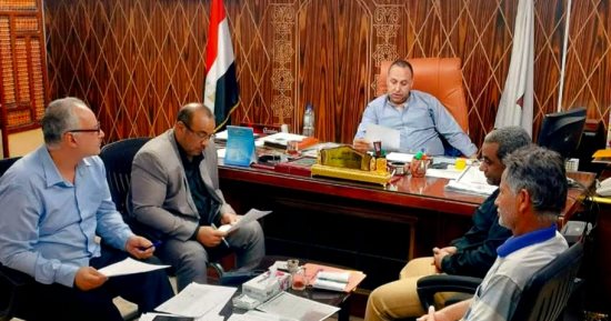رئيس مركز الفرافرة: استكمال إجراءات الموقف التنفيذى لملفات وحدة التقنين