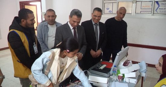 تعليم كفر الشيخ: إجراء الكشف الطبى على 1330 تلميذا بمبادرة عيون أطفالنا مستقبلنا