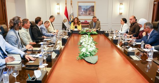 منال عوض ومحافظ جنوب سيناء يستعرضان الموقف التنفيذى لمشروع شرم الشيخ مدينة خضراء