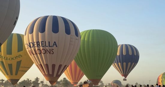 سماء الأقصر تشهد إقلاع 40 رحلة بالون طائر تقل على متنها 800 سائح.. صور