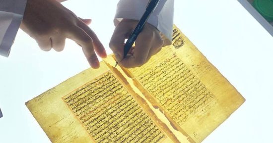 مصنوع من القطن المصرى طويل التيلة.. مكتبة الإسكندرية تنجح فى إنتاج ورق ترميم مصرى بمواصفات عالمية.. صنع خصيصا لترميم المخطوطات والوثائق النادرة.. والمكتبة تؤكد: ركيزة أساسية في استراتيجية "توطين الصناعة".. صور