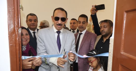 محافظ سوهاج يفتتح المعمل الرقمى بمدرسة النور للمكفوفين