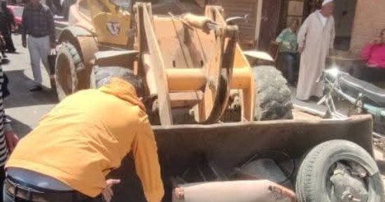 حملة مكثفة لرفع إشغالات الشوارع وإعادة الانضباط المروري بمدينة دمياط