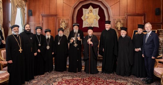 البابا تواضروس يلتقى أعضاء اللجنة السينودسية للحوار بمقر البطريركية المسكونية