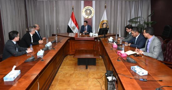 وزير الصناعة يبحث مع مجموعة صافولا خططها التوسعية المستقبلية