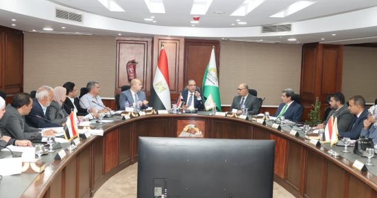 محافظ الجيزة يترأس اجتماع مشروع الجبانات لبحث الطلبات المقدمة من المواطنين