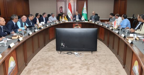 محافظ الجيزة: تكثيف الحملات لمواجهة ظاهرة النباشين والفرز العشوائى